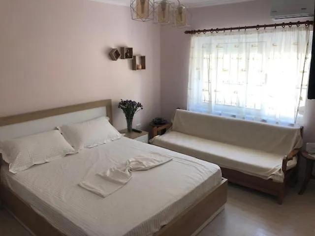Itan'S Apartment-Lovely Guest Apartment In Center Tirana