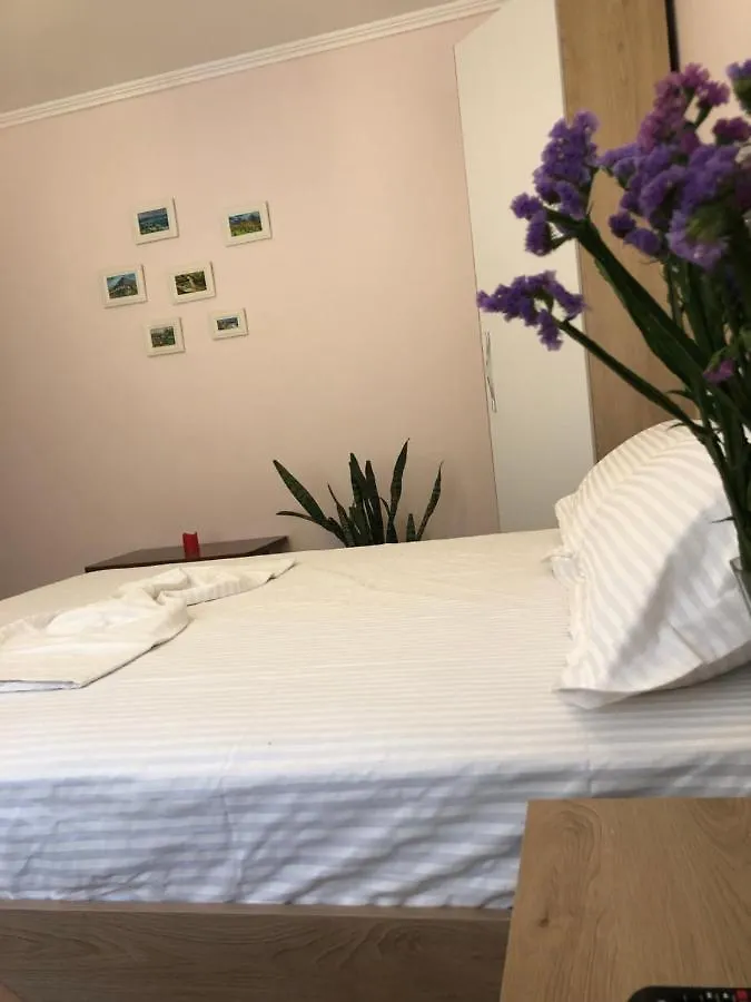 Itan'S Apartment-Lovely Guest Apartment In Center Tirana