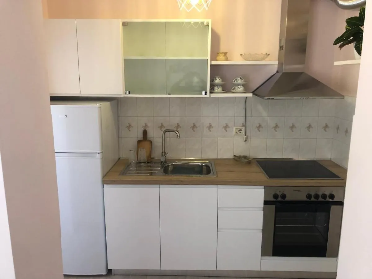 Itan'S Apartment-Lovely Guest Apartment In Center Tirana