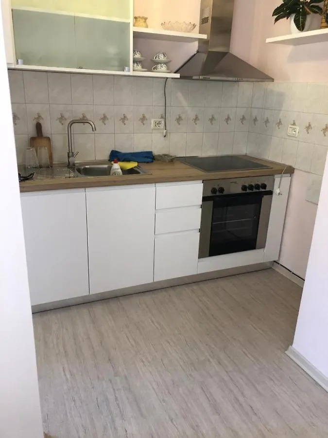 Itan'S Apartment-Lovely Guest Apartment In Center Tirana