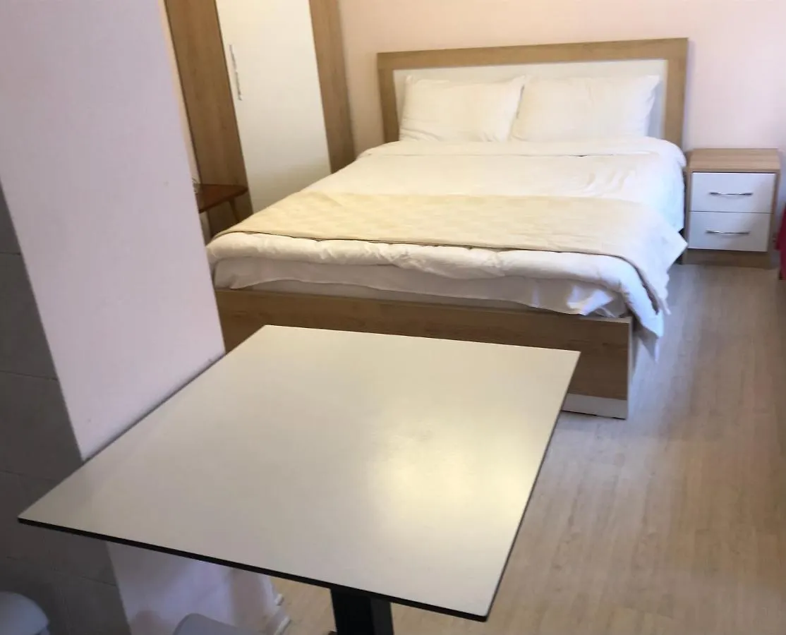 Itan'S Apartment-Lovely Guest Apartment In Center Tirana
