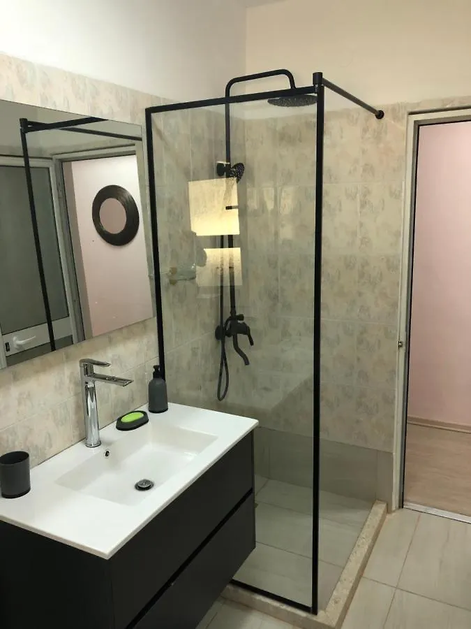 Itan'S Apartment-Lovely Guest Apartment In Center Tirana Albania