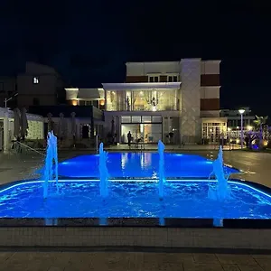 Rezort Colis, Tirana